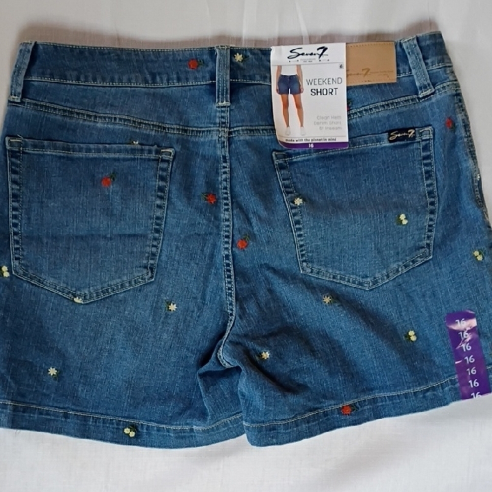 Seven7 Women's Denim Shorts with Floral Embroidery Size 16 - Picture 3 of 9
